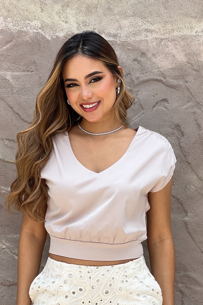 Blusa estilo romantico DF01642 para mujer elaborada en chalis con poliéster para mujer dyaboo camel