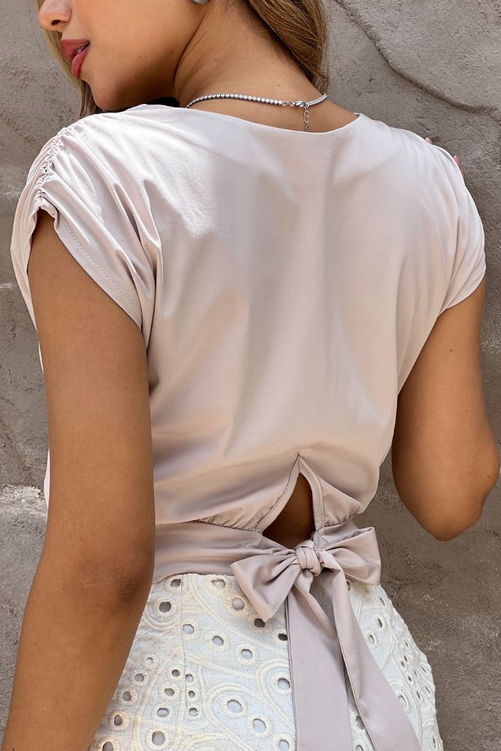 Blusa estilo romantico DF01642 para mujer elaborada en chalis con poliéster para mujer dyaboo camel