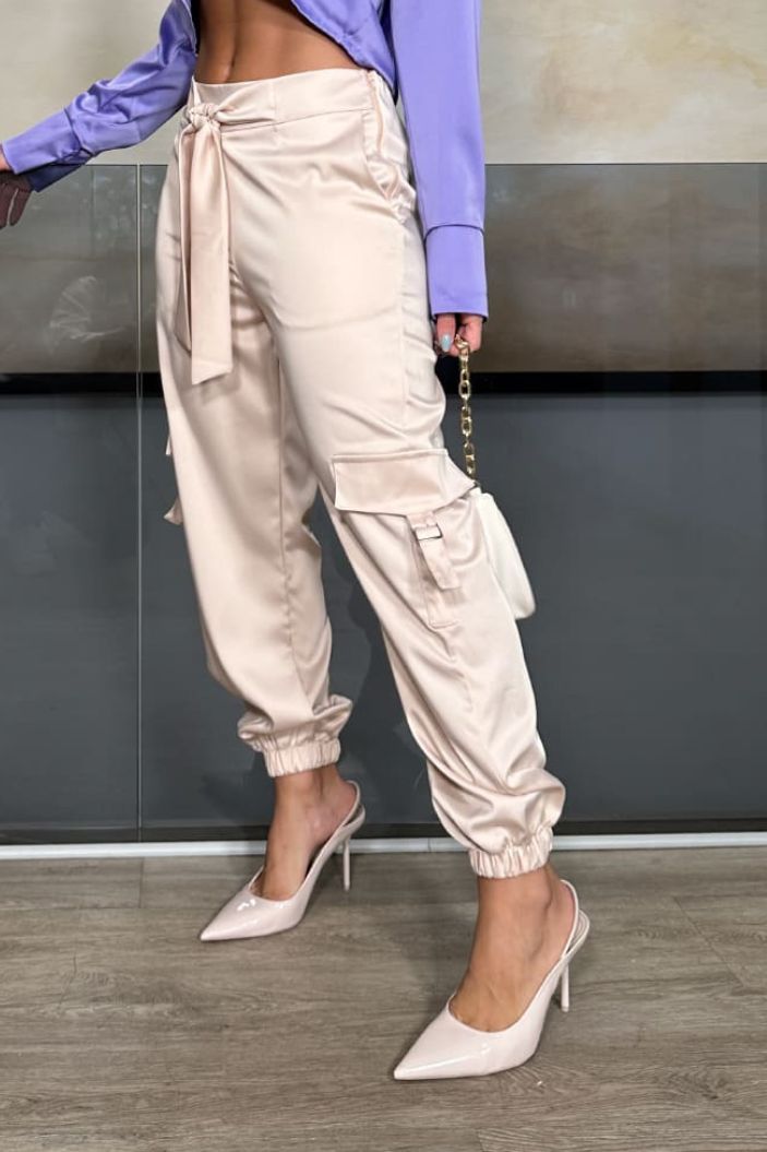 Pantalón Cargo DF06015 para mujer elaborado en satin- beig