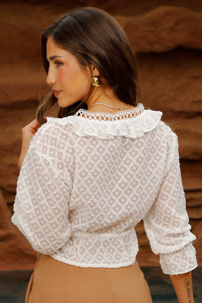 Blusa DF01812 para mujer semitransparente con volantes frontales, escote en “V” dyaboo color crudo 1