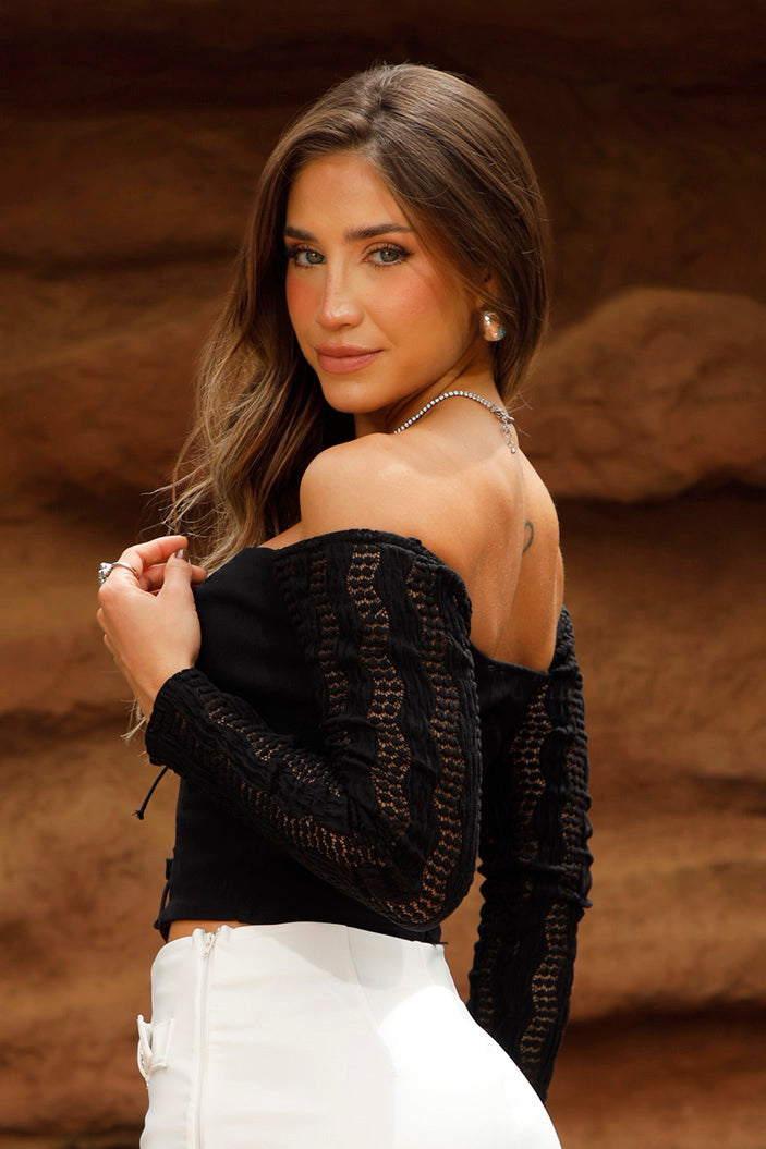 Blusa DF01838 para mujer confeccionada en un tejido semitransparente dyaboo color negro