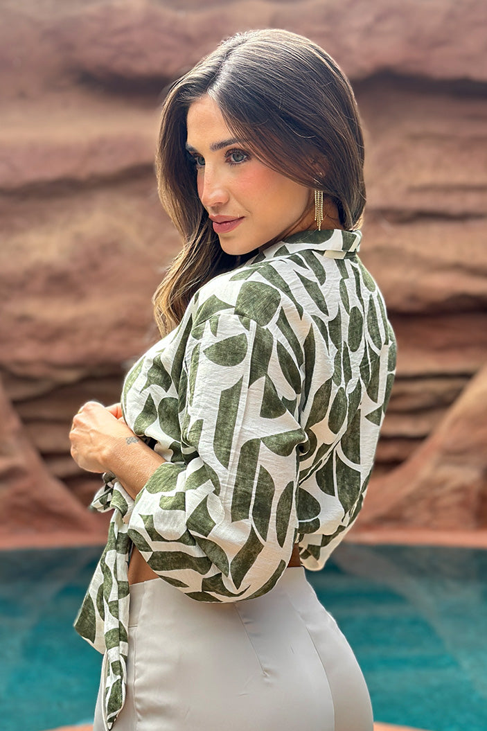 Blusa DF02369 para mujer tipo wrap con escote en "V", manga larga y amarre lateral dyaboo color verde