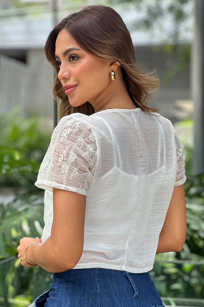 Blusa corta en un tejido semitransparente Df02385 para mujer dyaboo color crudo