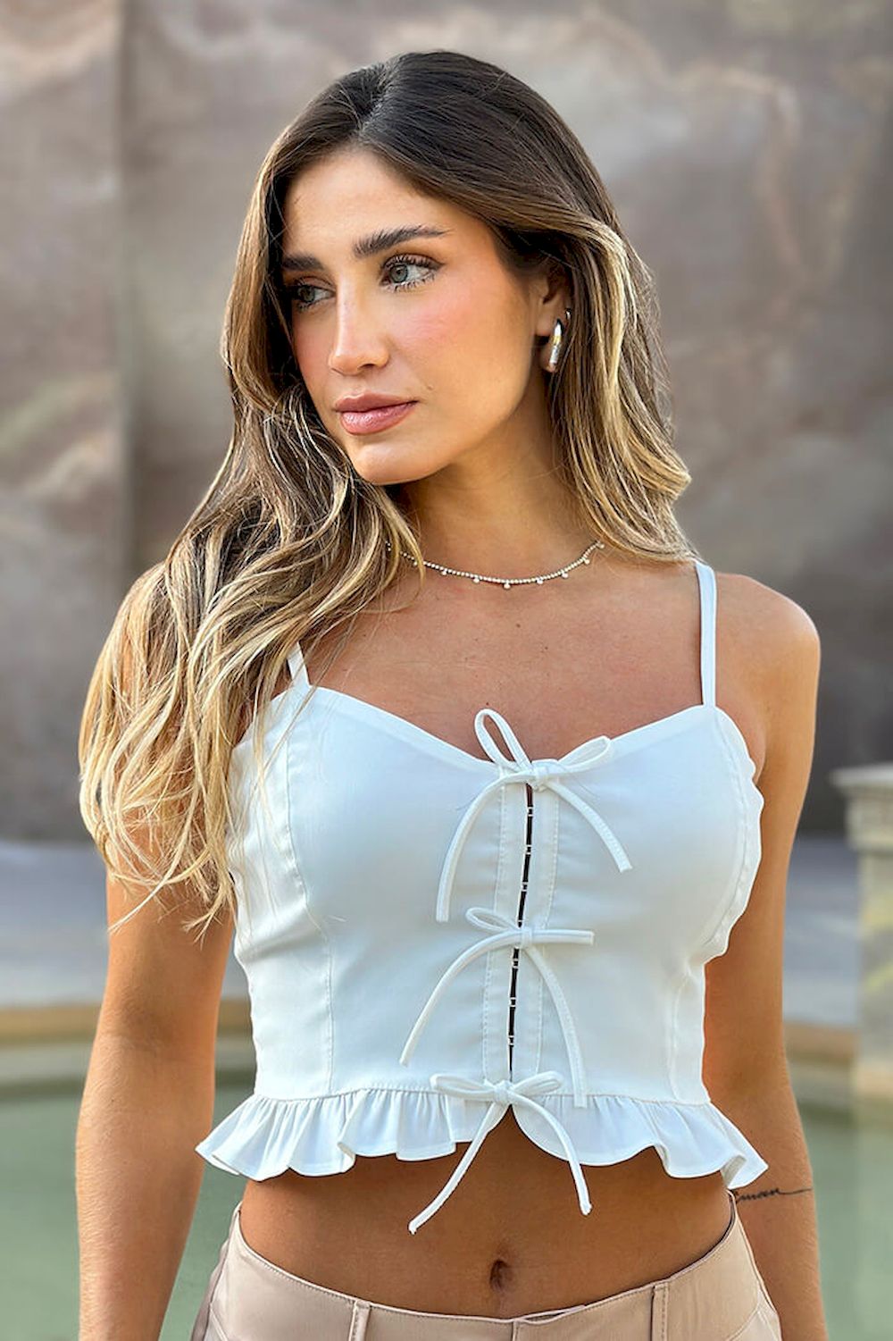 Blusa tiras ajustables con boleros DF01577  para mujer dyaboo blanca 02