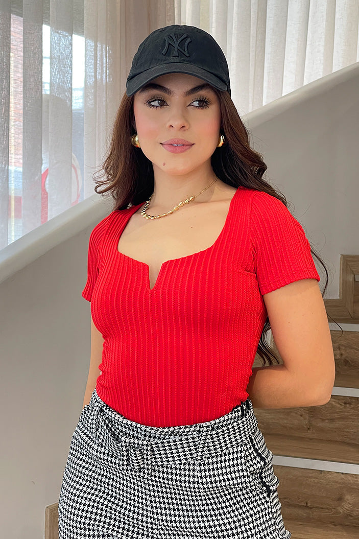 Body DF05034 manga corta para mujer elaborada en spandex dyaboo rojo