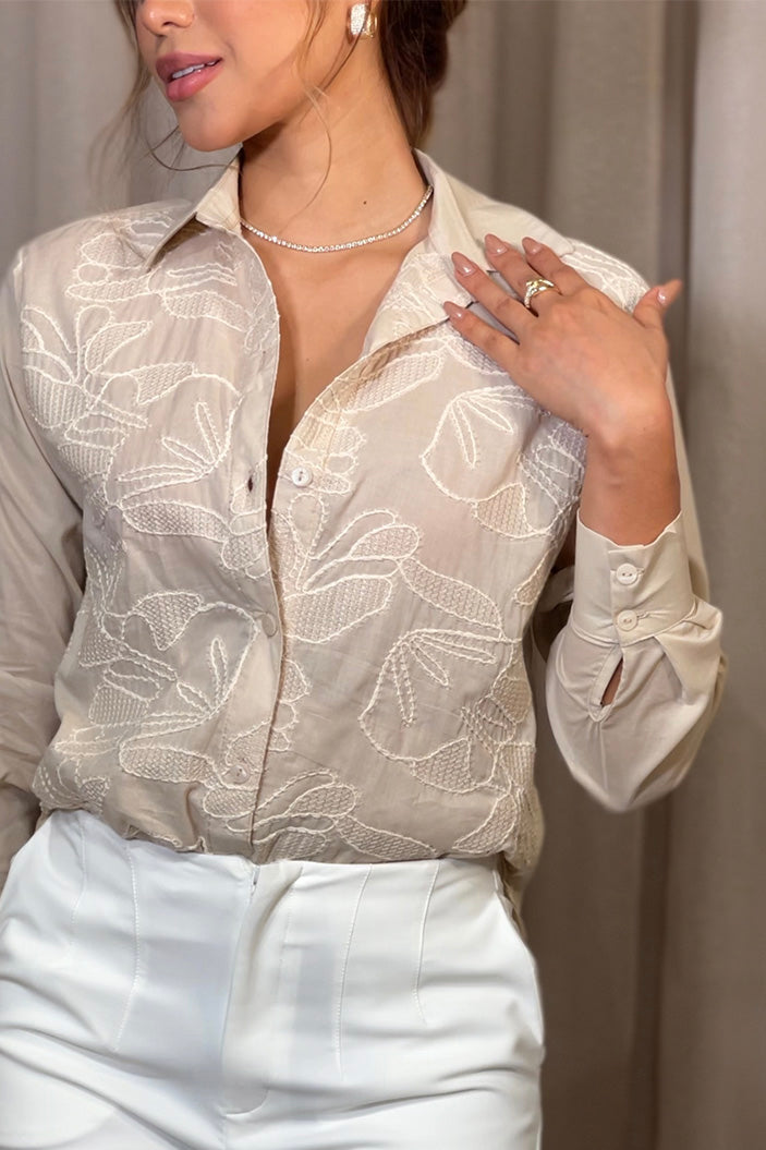 Camisa DF21280 bordada para mujer blanca de manga larga dyaboo color camel