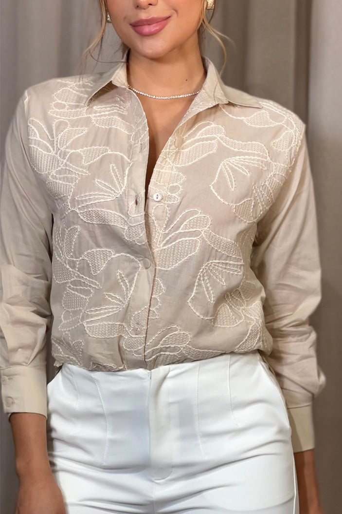 Camisa DF21280 bordada para mujer blanca de manga larga dyaboo color camel