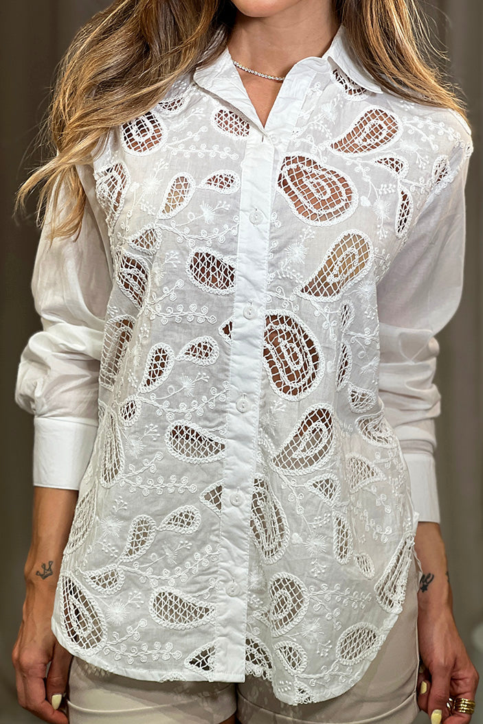 Camisa DF21302 para mujer manga larga con detalles en encaje y bordados calados dyaboo crudo