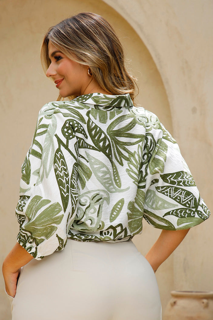 Camisa DP21066 de manga 3/4 con estampado tropical en tonos verdes dyaboo color verde 1