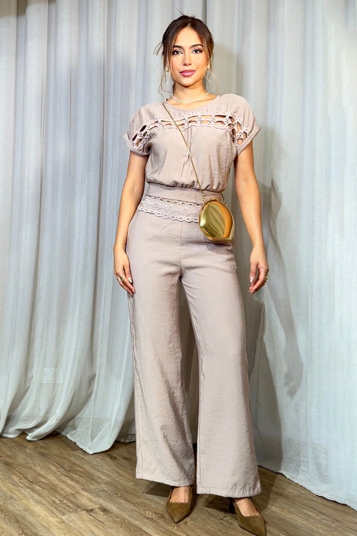 Conjunto DF14152 Blusa Y Pantalón, para mujer silueta semi ajustada para mujer, elaborada en chalis dyaboo color camel 2