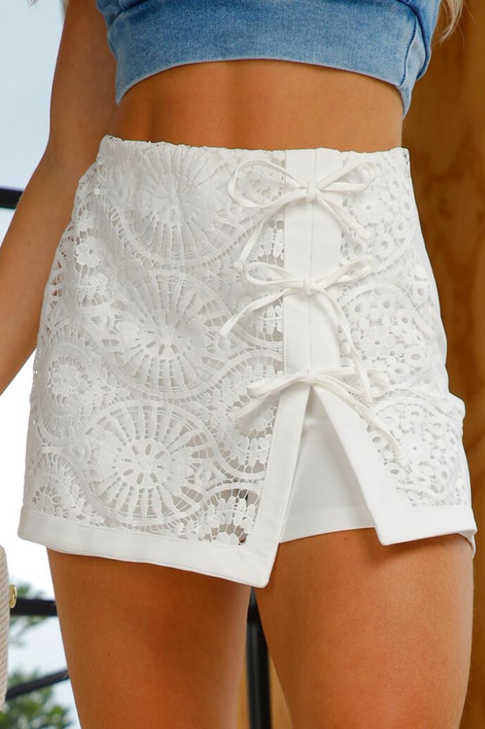 Falda short DF07102 silueta ajustada para mujer elaborada en poliéster con tejido dyaboo crudo 2