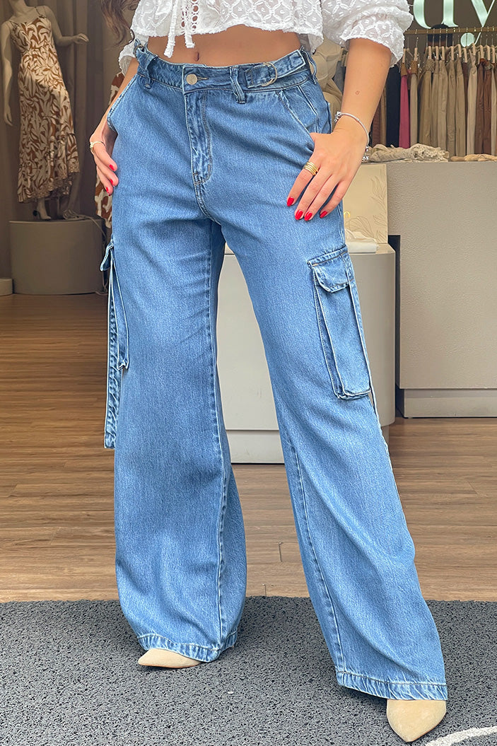 Jean SIK10796 azul claro de corte wide leg con bolsillos cargo laterales con solapa dyaboo azul