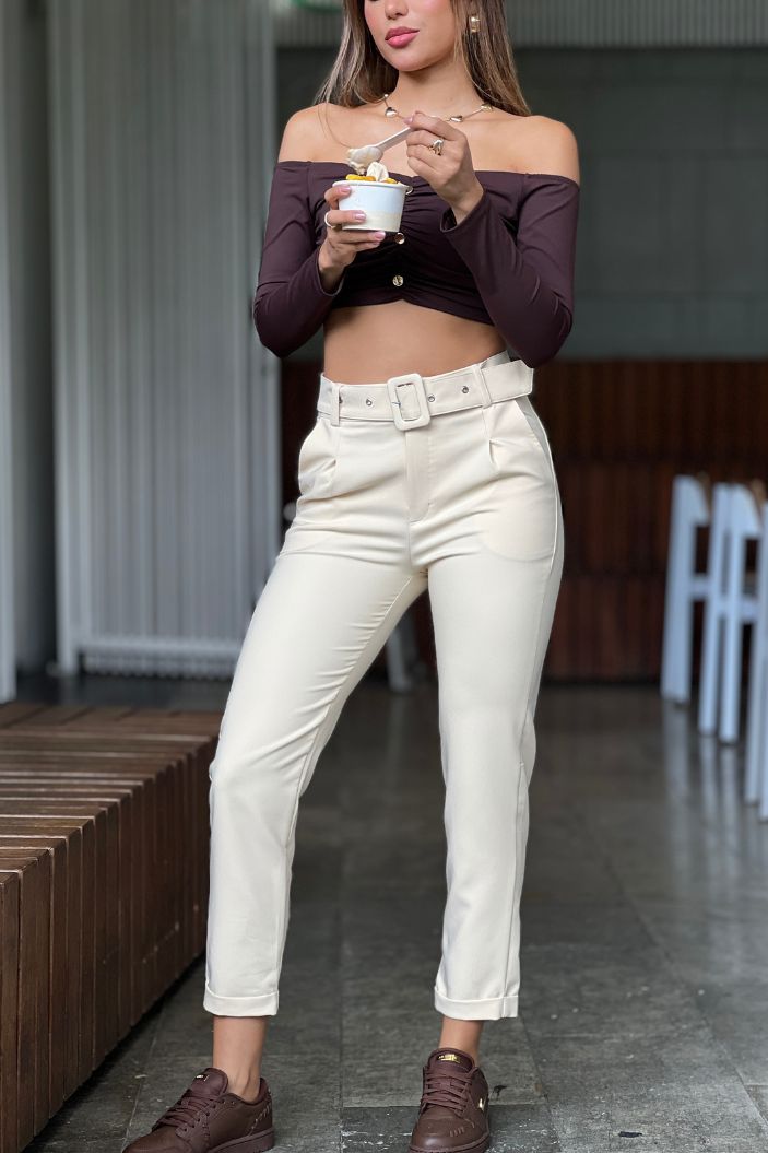 Pantalón 5890035 clasico con silueta ajustado para mujer, elaborado en poliester dyaboo panacota