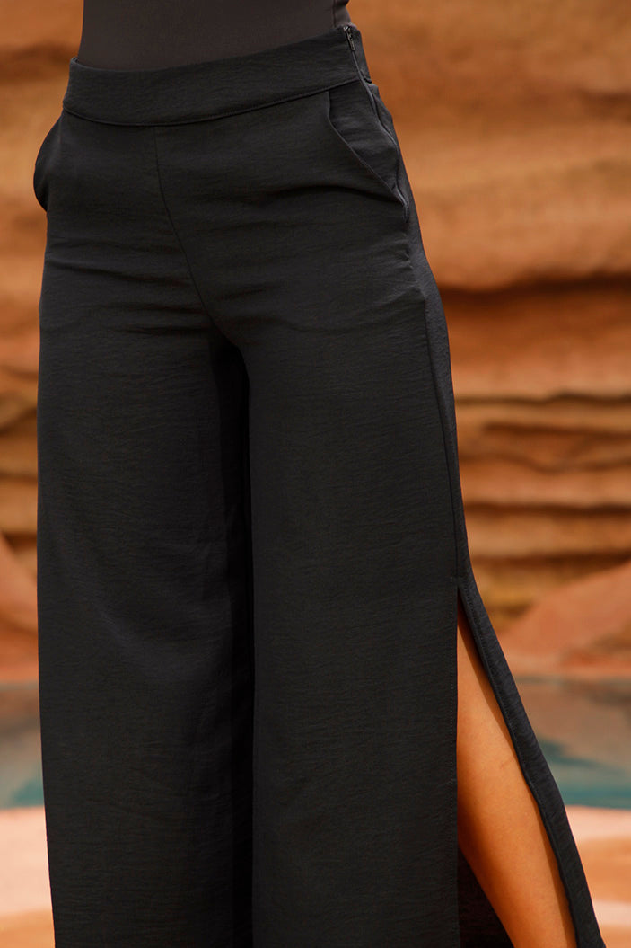 Pantalón 9890013 Culotte  para mujer en tela chalís con silueta amplia y suelta dyaboo color negro