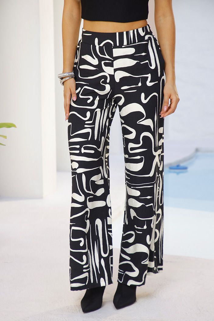 Pantalón DF06108 estampado silueta amplia para mujer. Elaborado en chalís. dyaboo negro